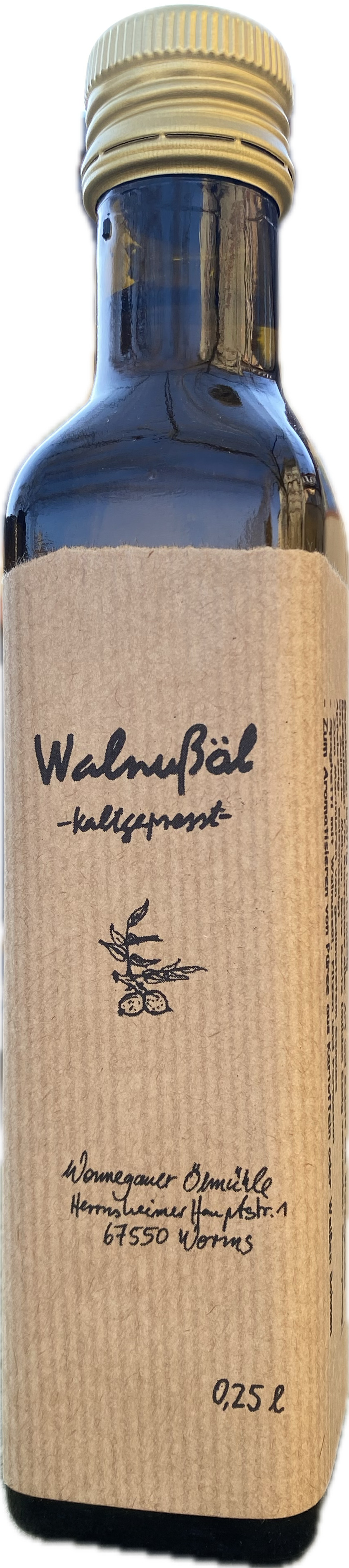 Eine 0,25-l-Dunkelglasflasche Wonnegauer Ölmühle WALNUSS-ÖL KALTGEPRESST, mit goldenem Verschluss und braunem Papieretikett – natürlich reich an essentiellen Fettsäuren.