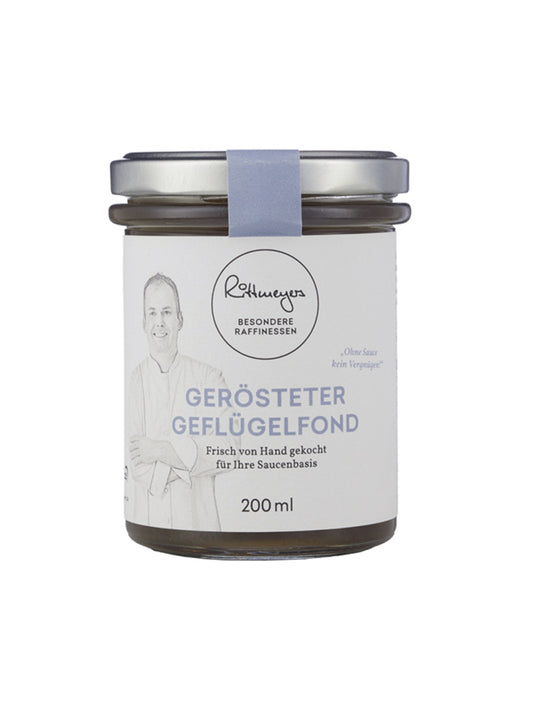 Ein 200-ml-Glas GERÖSTETER GEFLÜGELFOND von Rittmeyers Besondere Raffinessen mit einer Kochillustration, ideal zum Verfeinern dunkler Saucen oder Schmorgerichte.