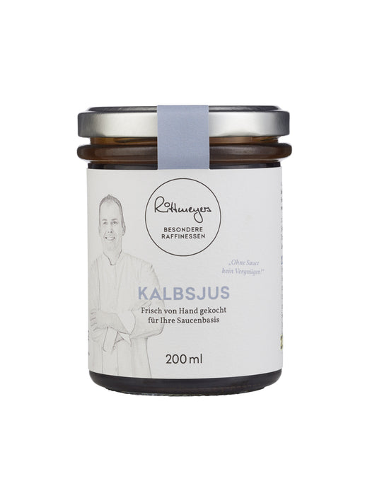 Ein 200-ml-Glas KALBSJUS von Rittmeyers Besondere Raffinessen trägt ein Etikett mit einer Kochillustration von Jens Rittmeyer.