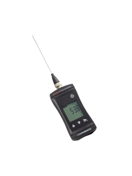 Das digitale Garthermometer von Greisinger mit langer Sonde zeigt genaue 53,8 Grad an und sorgt so für präzise Kerntemperaturen beim Kochen.